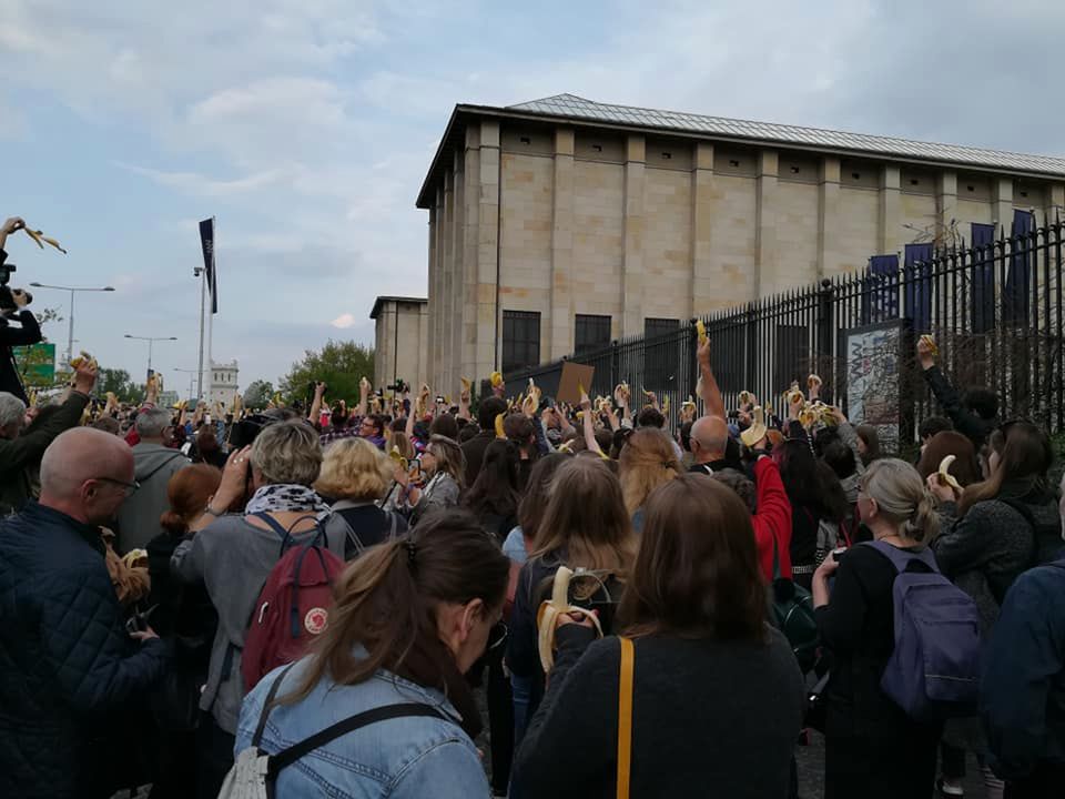 "Bananowy protest" w światowych mediach. Piszą o "walce z cenzurą"