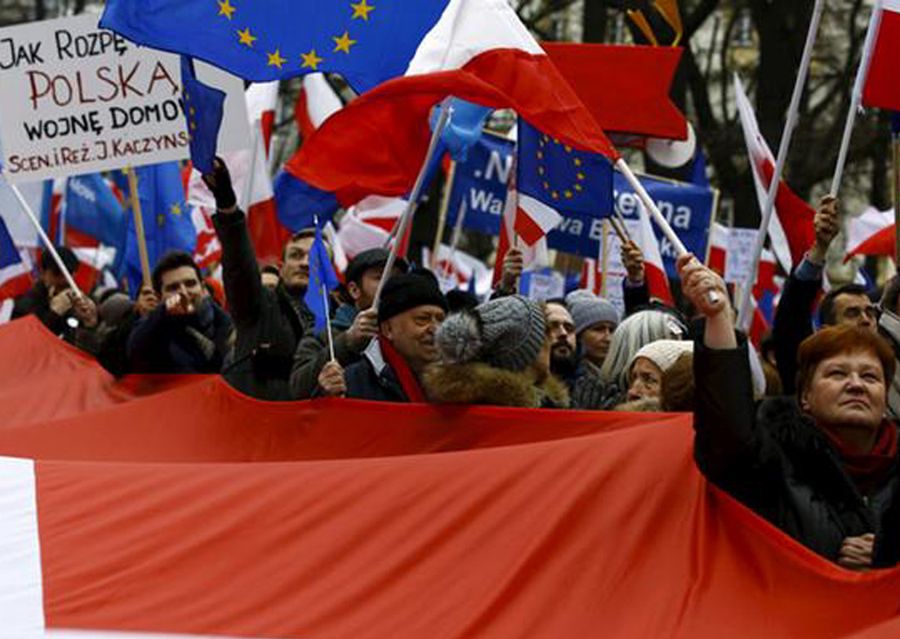 „Tagesspiegel“: Polskie społeczeństwo obawia się izolacji Polski