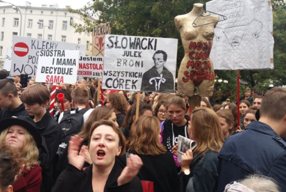 "Czarny poniedziałek" nie tylko w Polsce. Wsparcie płynie z Berlina, Brukseli i Pragi