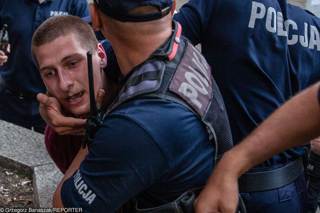  Zawiadomienie do prokuratury po przepychankach przed Sejmem. "Zostali pobici"