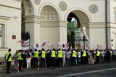 Protest śląskich związkowców przed resortem zdrowia