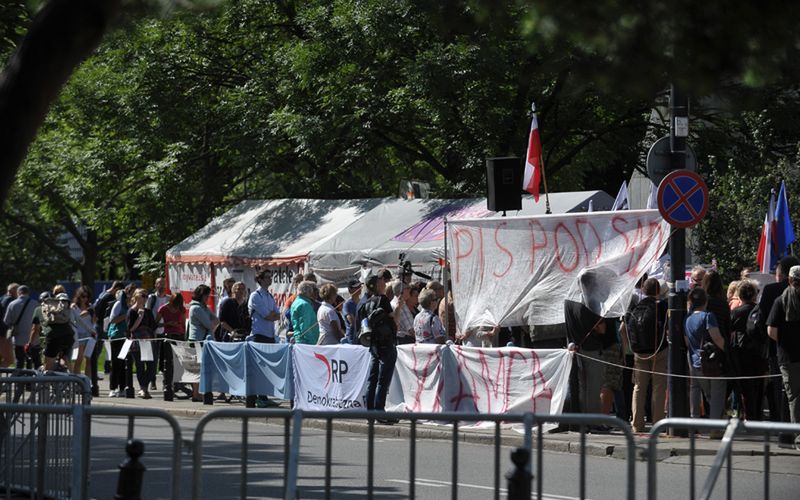 Mobilizacja opozycji w Sejmie. Niewykluczona blokada