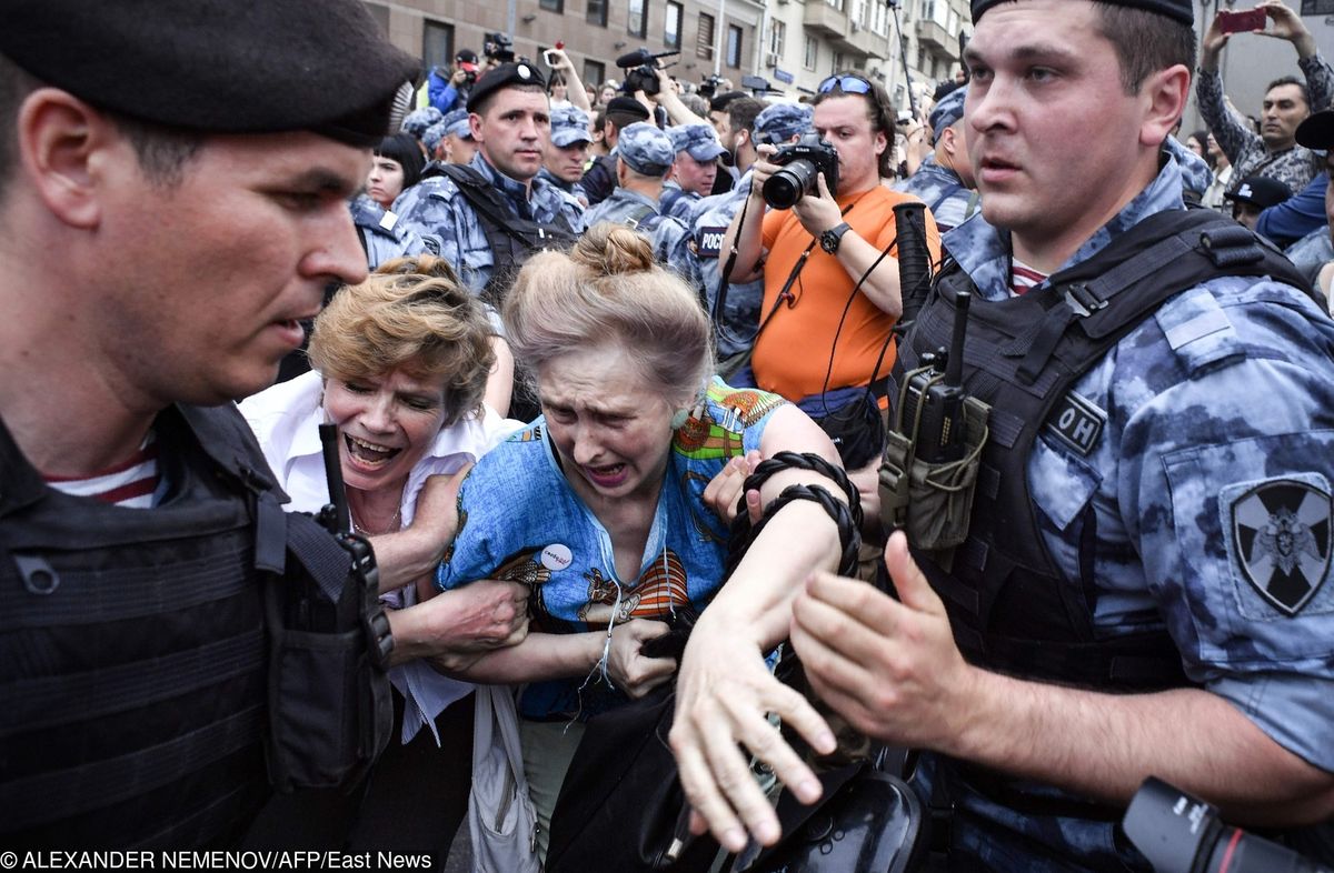 Moskwa. Ponad 400 osób zatrzymanych na pochodzie w obronie dziennikarza