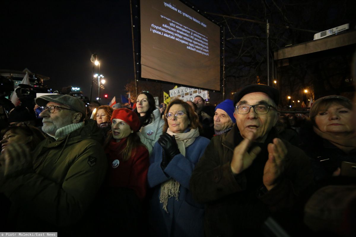 Protesty przed sądami. "Klub KO będzie dzisiaj przed Sejmem"