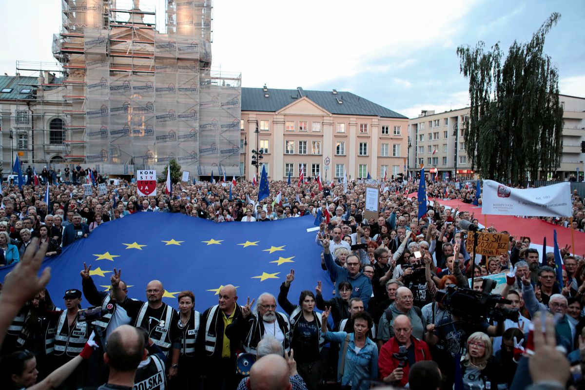 Protesty przed Sądem Najwyższym. Przemówił Lech Wałęsa