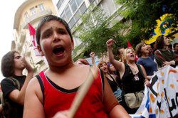 W Salonikach demonstrowały tysiące osób