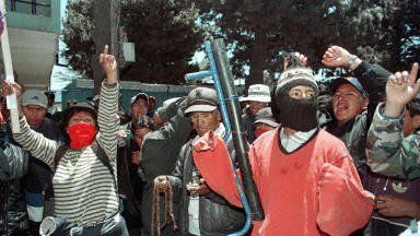 Uzbrojeni demonstranci na ulicach La Paz