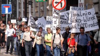 Protest przed domem Jerzego Hausnera