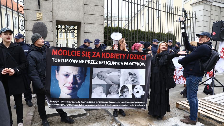 Spór już dawno wykroczył poza meritum 