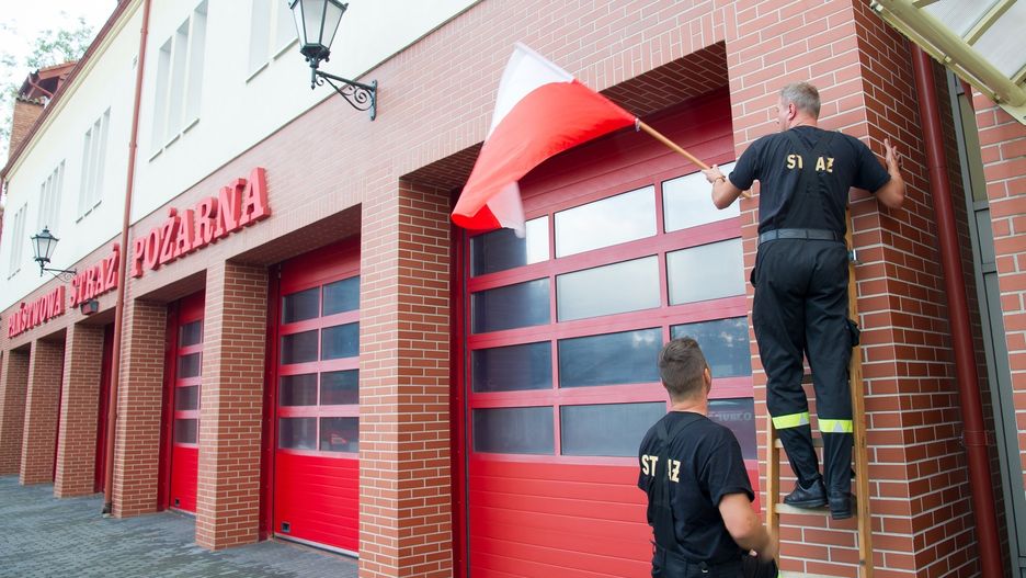 Akcja ze zwolnieniami lekarskimi ruszyła w straży pożarnej. Na fot. początek protestu służb mundurowych w Sopocie.