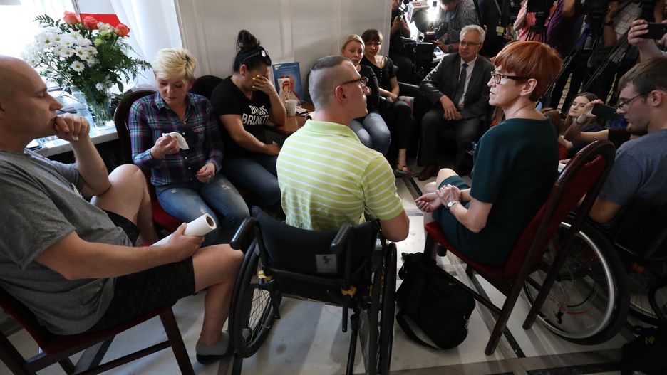 Protest w Sejmie zawieszony