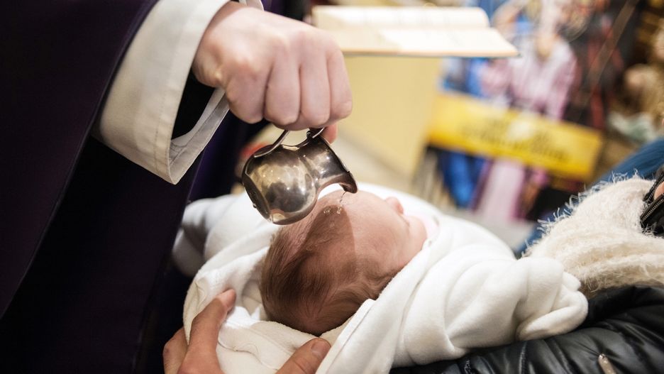 Kobieta postawiła na matkę chrzestną swojego dziecka wybrać przyjaciółkę, która mieszka za granicą