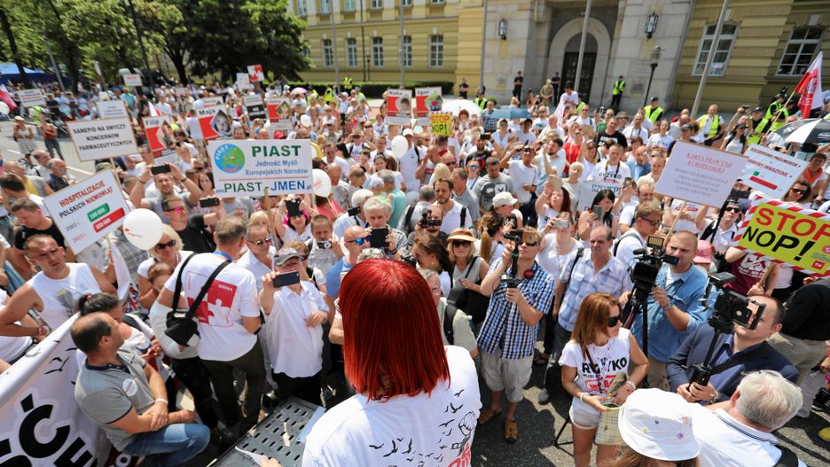 Marsz antyszczepionkowcow w Warszawie (czerwiec 2018 r.)
