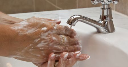 Częsty błąd podczas mycia dłoni. Podpowiadamy jak go uniknąć