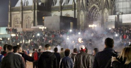 Sylwester w Kolonii znów gorący. Gwałt i bójka z policjantami