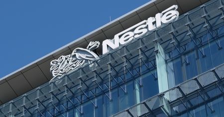 Nestle może czekać przeprowadzka. Krowy stanęły na przeszkodzie dalszej produkcji