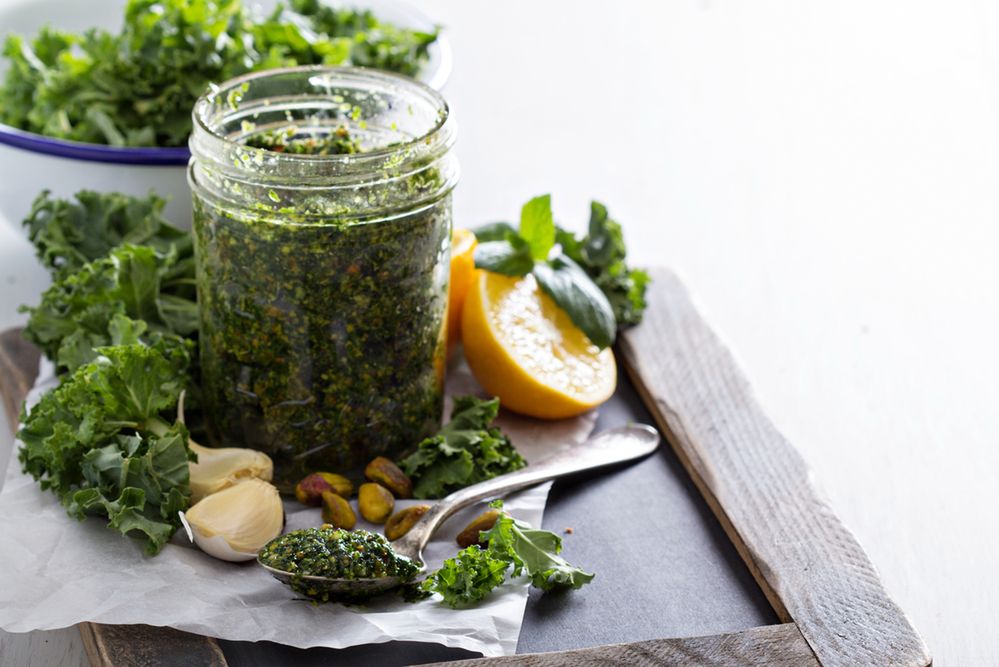 Z bazylii to już nuda! Poznaj przepisy na nietypowe pesto