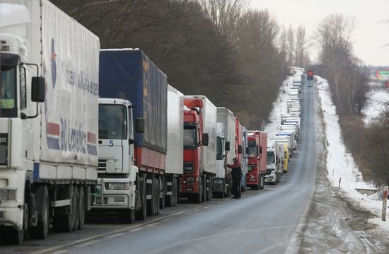 Kierowcy blokują drogę do przejścia granicznego Koroszczynie