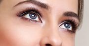 Duże oczy w kilka sekund. Najszybsze sposoby na poranny makijaż dla zabieganych
