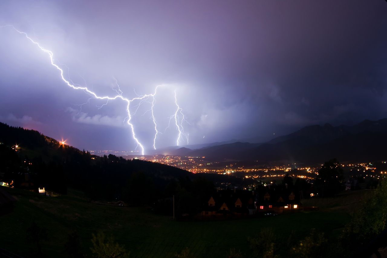 Pogoda – Zakopane. Sprawdź, czy burza i deszcz zaskoczą nas w czwartek 22 sierpnia. Pogoda w Tatrach w weekend ulegnie poprawie?