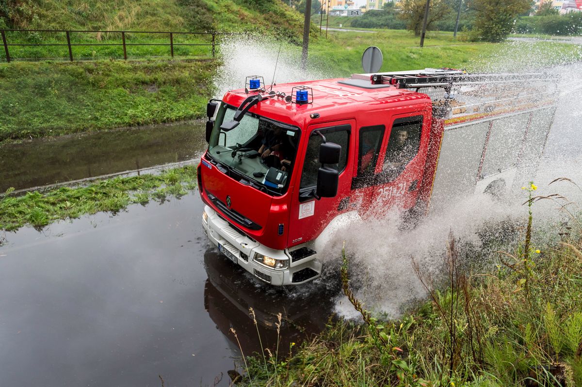 Pogoda wciąż niebezpieczna. Wysoki poziom wód w rzekach