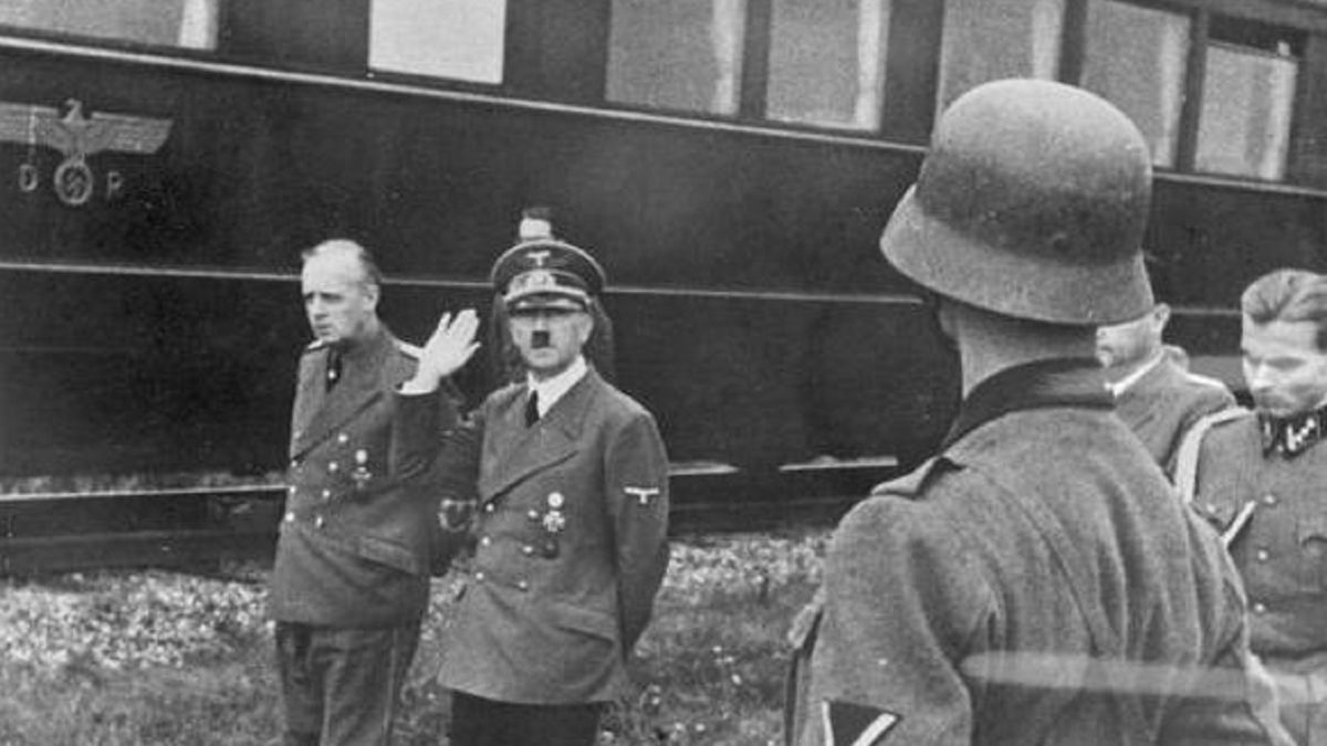 Adolf Hitler na wizycie inspekcyjnej podczas kampanii wrześniowej.