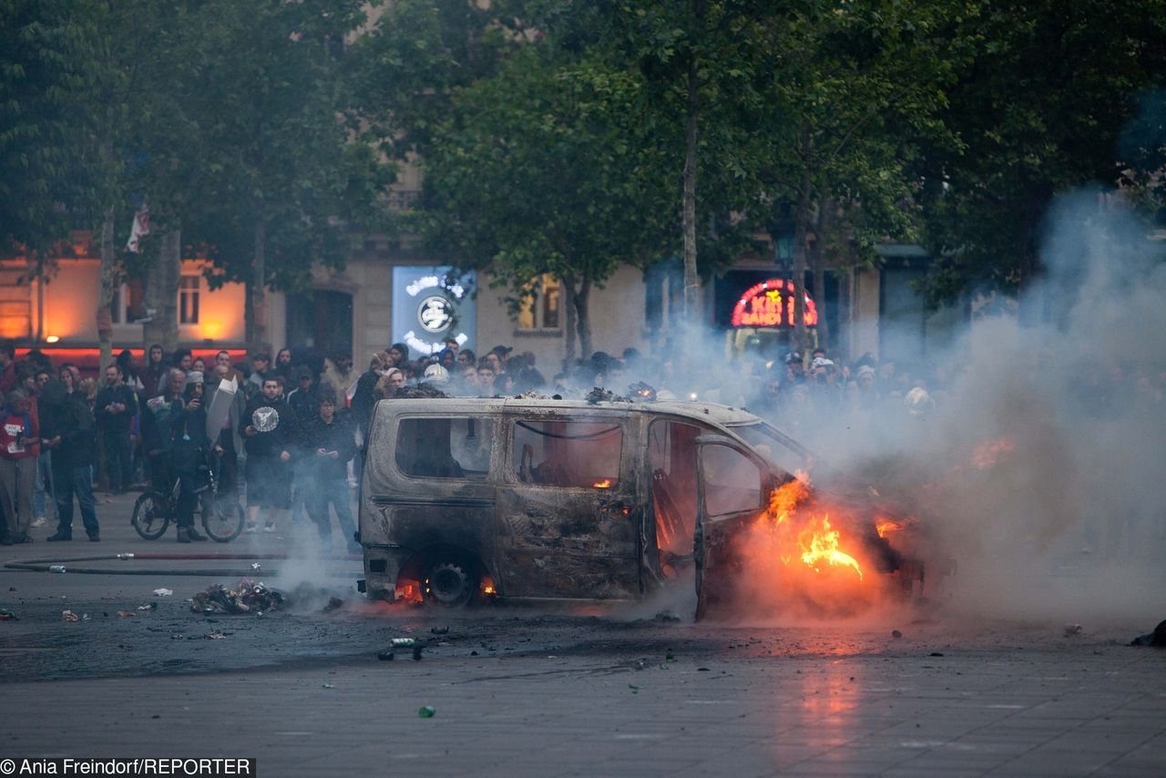 Zamieszki we Francji. Demonstranci demolowali wystawy i podpalali samochody
