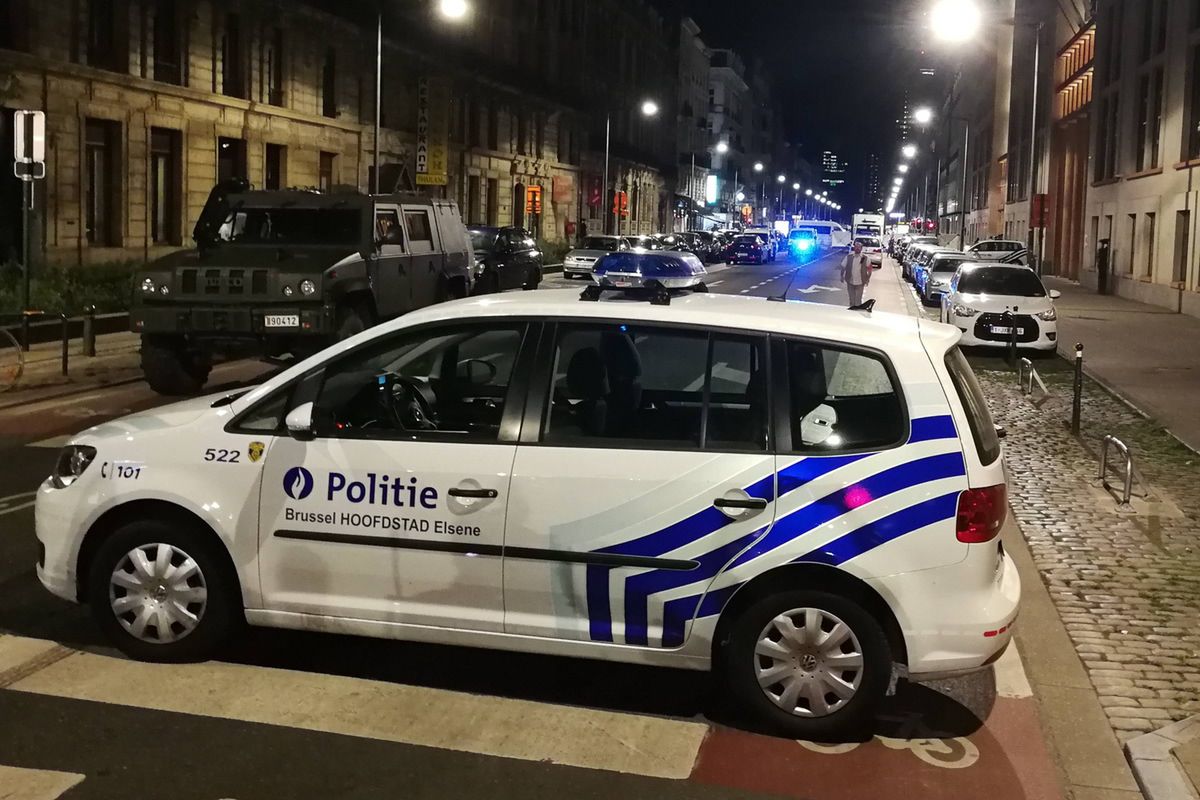 Belgia. Na ulicach Brukseli w ruch poszły kamienie i kawałki szkła.