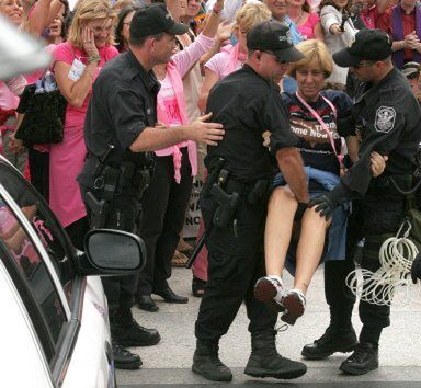 Policja aresztowała Cindy Sheehan