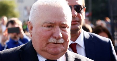 Wałęsa ostro o Macierewiczu. Tłum zareagował oklaskami