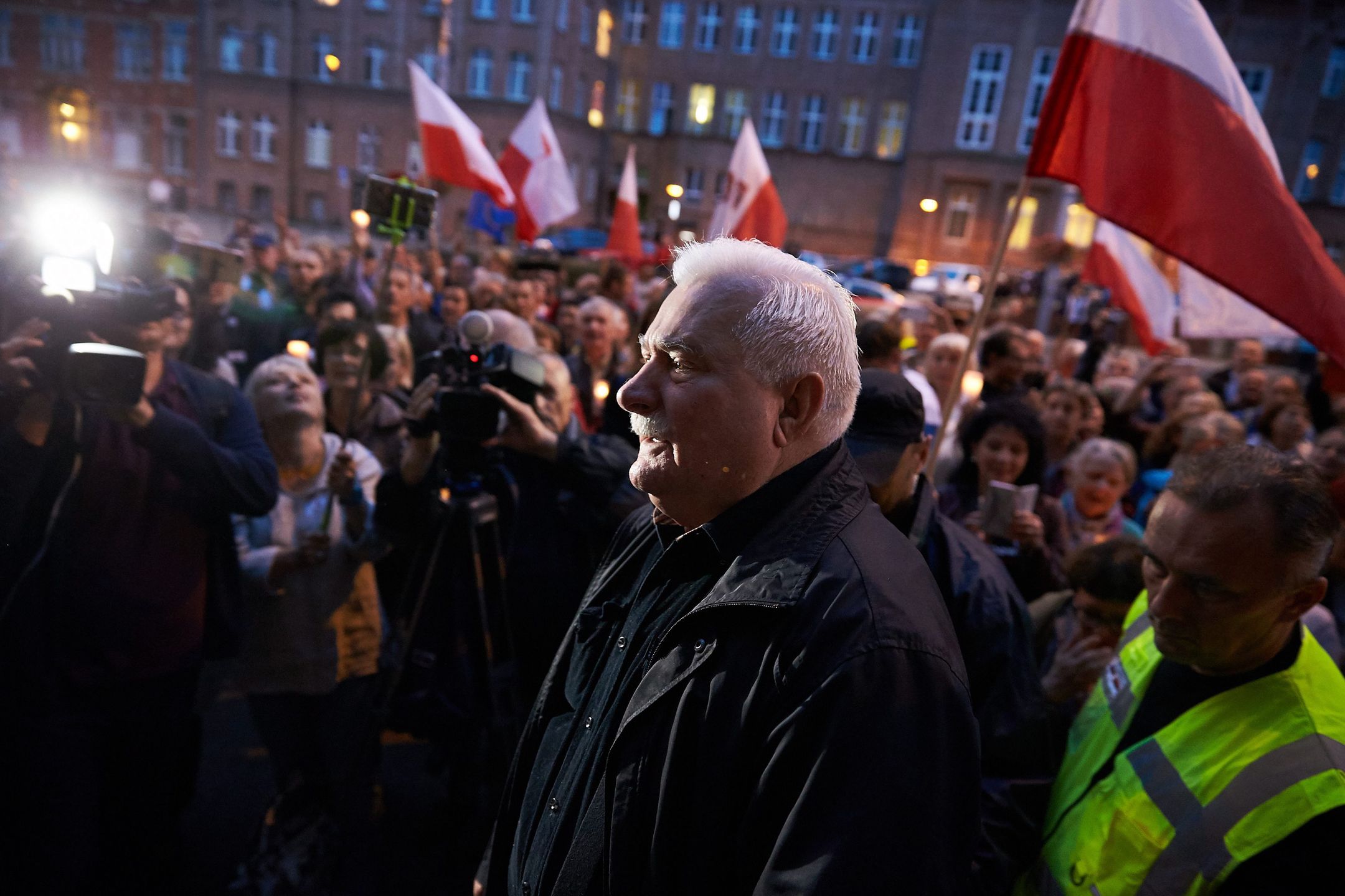 Lech Wałęsa znowu zaangażuje się w protesty w obronie sądów 