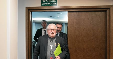 Sławomir Cenckiewicz zagroził Lechowi Wałęsie sądem. Jest reakcja b. prezydenta