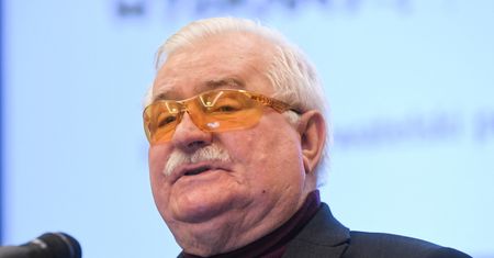 Lech Wałęsa proponuje 10 laickich przykazań. "Jestem w prawicy"