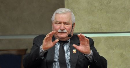 Lech Wałęsa ostrzega: oni będą strzelać