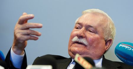 IPN nie chce ujawnić akt śledztwa ws. teczki TW Bolka. "Nie ma takiej konieczności"