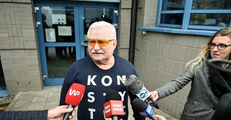 Lech Wałęsa tylko na to czekał. Zagraniczne media napisały o jego koszulce