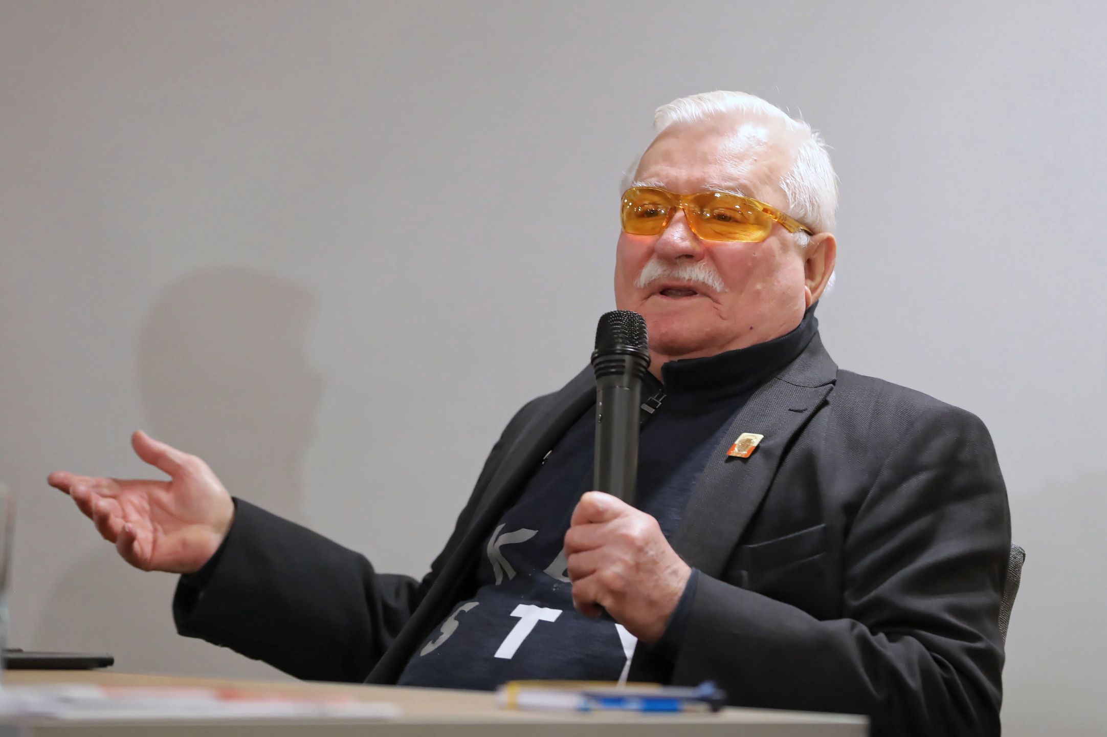 Lech Wałęsa spotkał się z uczniami w ECS, a nie w podstawówce