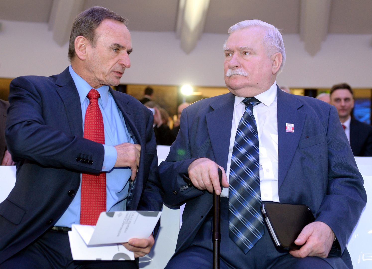 Lech Wałęsa bez szczęścia do ludzi. Zięć próbuje wyciągnąć z długów instytut jego imienia