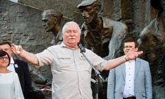 Lech Wałęsa "dementuje kłamstwa". Nazywa Kornela Morawieckiego "zdrajcą"