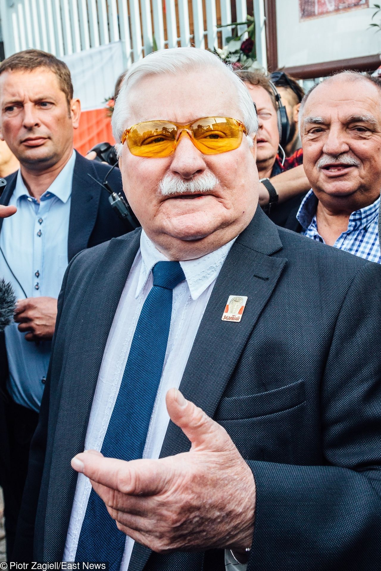 Lech Wałęsa jak Bono. Ekstrawagancki dodatek byłego prezydenta