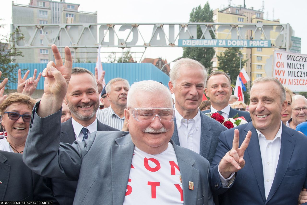 Lech Wałęsa apeluje do rodaków. Mówi o odsunięciu władzy "kryterium ulicznym"