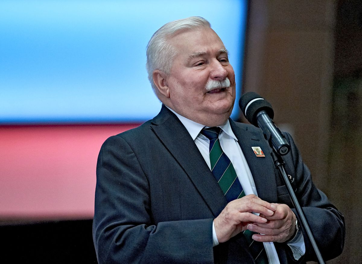 "Co żeście mnie tu Kaczyńskiego do basenu wrzucili?". Wałęsa przebił samego siebie