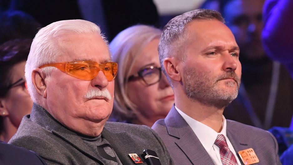 Były prezydent RP Lech Wałęsa i jego syn Jarosław Wałęsa podczas konwencji wyborczej KO