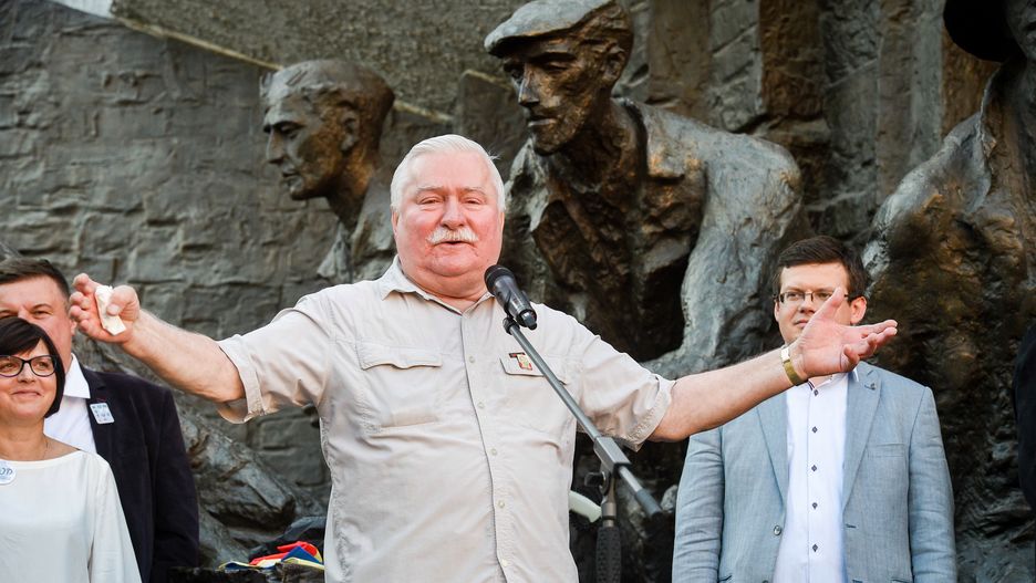 Lech Wałęsa uważa, że ojciec premiera "pomagał SB"