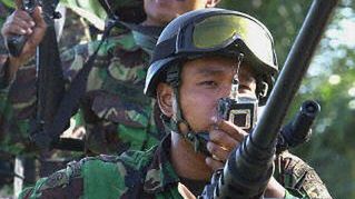 Policyjny patrol na ulicach Banda Aceh