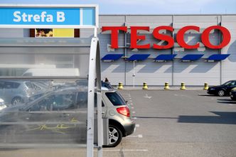 Kłopoty Tesco. Sprzedaje się na części