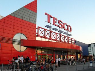 Tesco: sieć supermarketów zapowiada redukcję 9 tys. miejsc pracy w Wielkiej Brytanii. Mnóstwo osób może stracić pracę