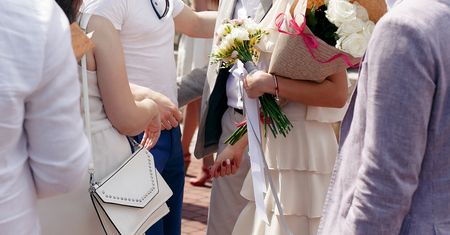 Wręczanie kopert weselnych. Co region, to inny zwyczaj