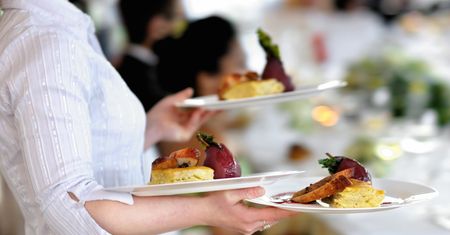 Wesele od kuchni. Historie kelnerów z polskich wesel