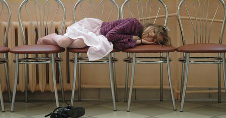 "Przyjdź, ale dzieci zostaw w domu". Nowy trend weselny dzieli Polaków